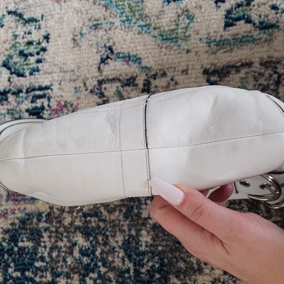 GUC White Coach Bag - Picture 9 of 12